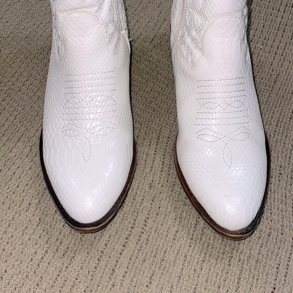White cowboy boots size 8.5 - Picture 3 of 7